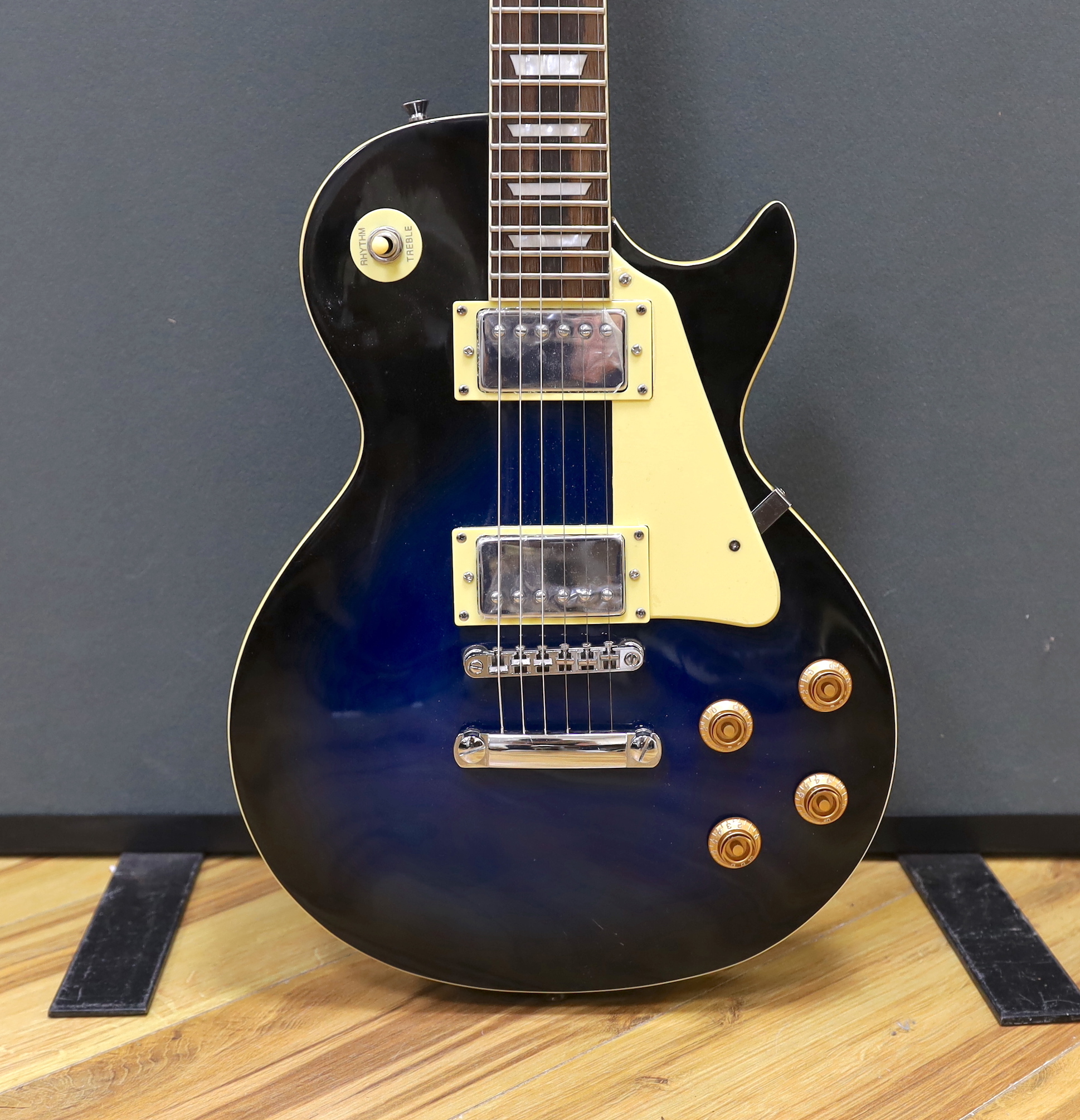 A Rockburn electric guitar, Les Paul copy
